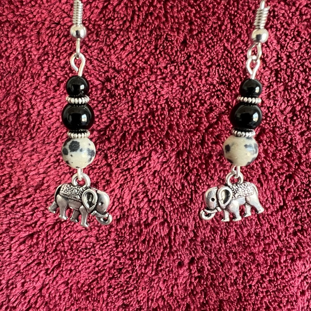 22051 Onyx and Dalmatian Jasper earrings